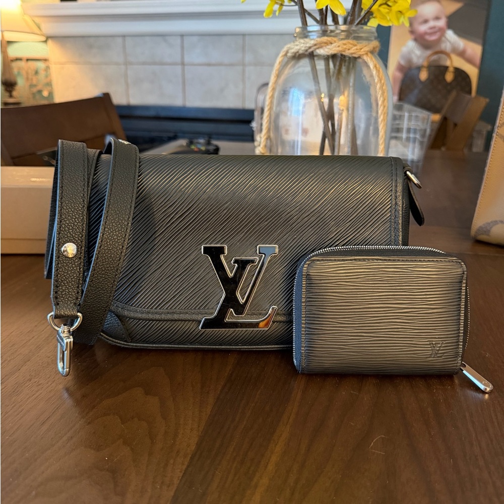 🚨 SOLD 🚨 LV Clery Epi Leather Crossbody Black + LV Epi Coin Wallet Bundle